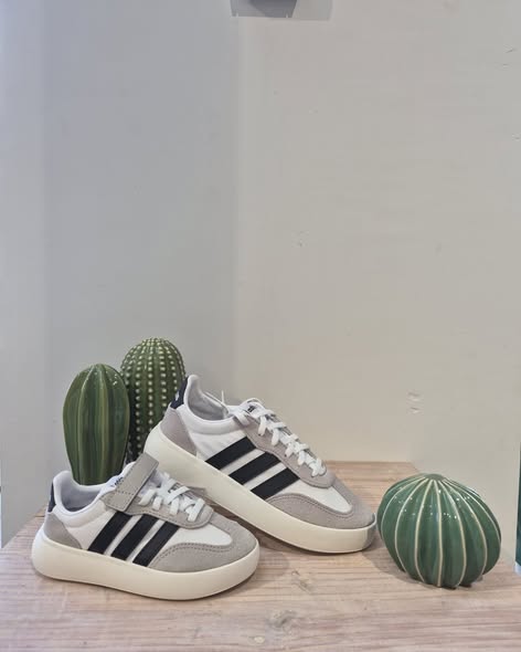 Adidas kindersneaker grijs en wit
