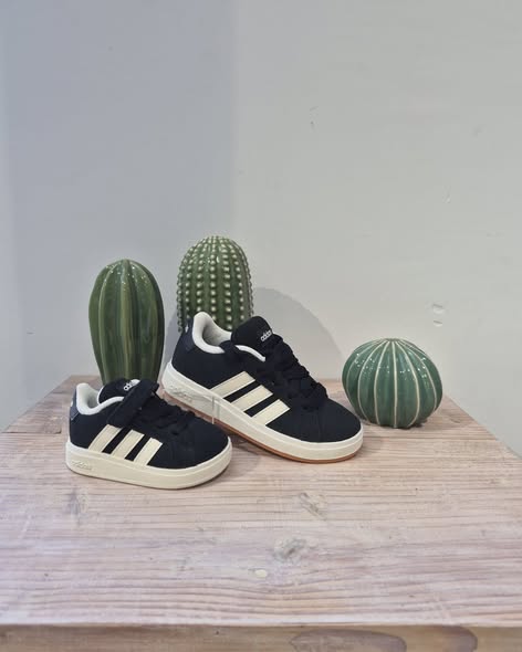 Adidas kindersneaker suède zwart