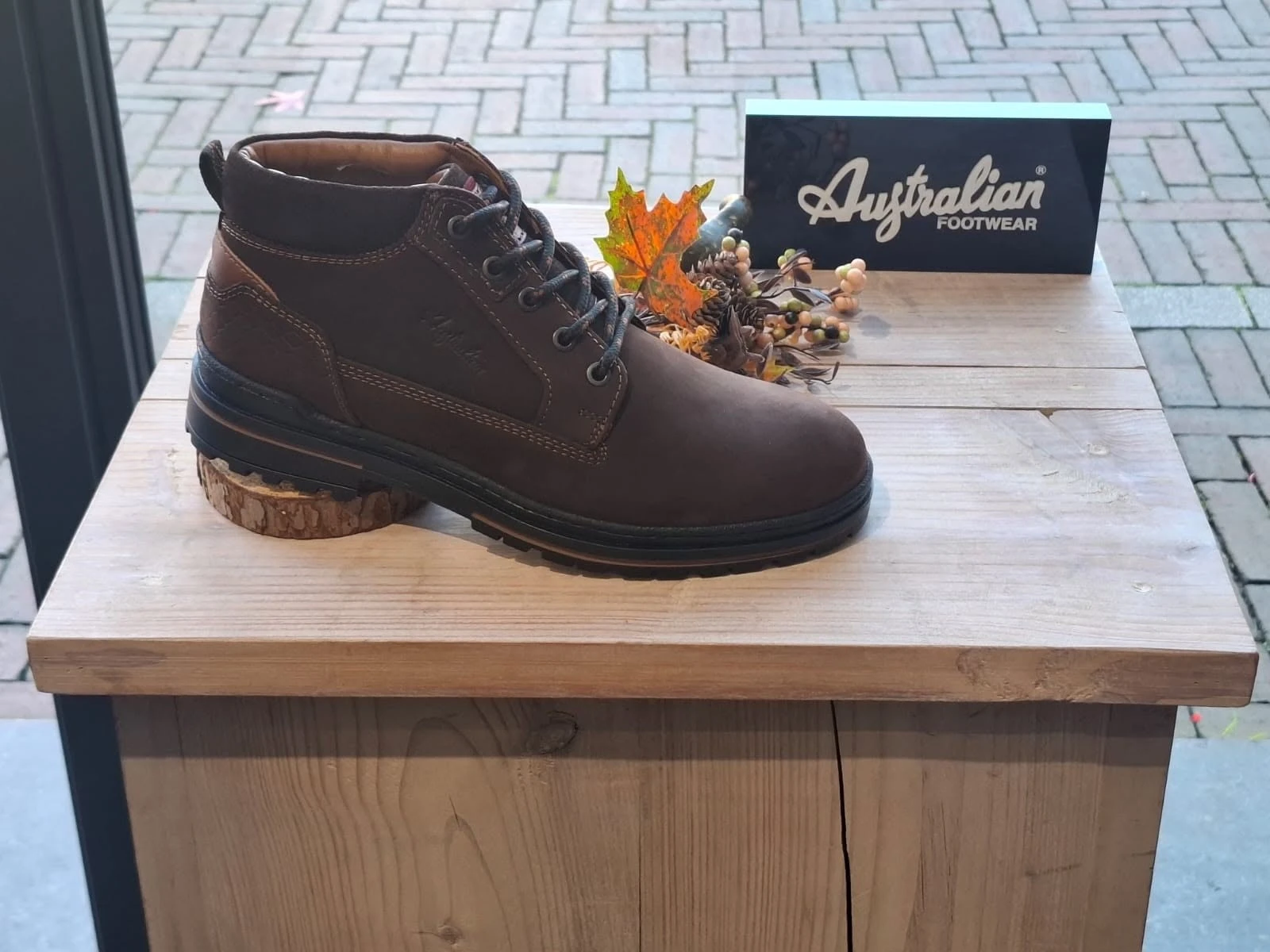 Donkerbruine Australian-veterboot van nubuck met profielzool