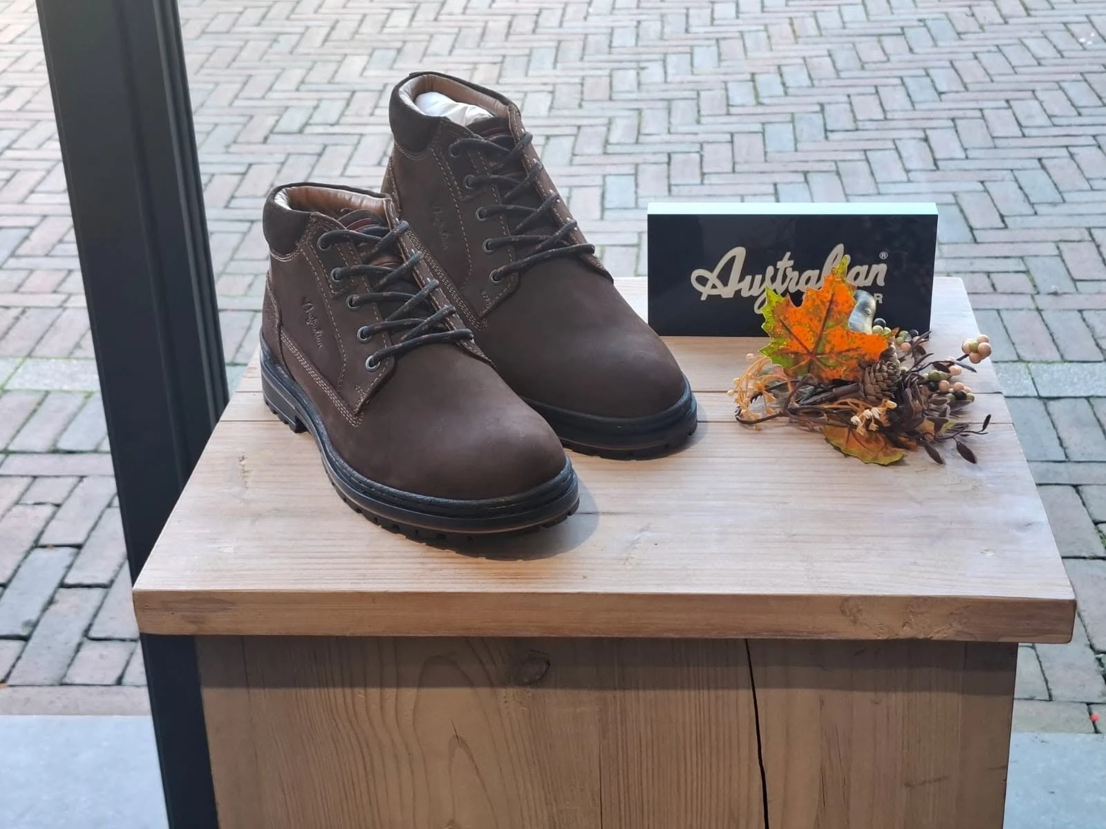 Donkerbruine Australian-veterboot van nubuck met profielzool (2)
